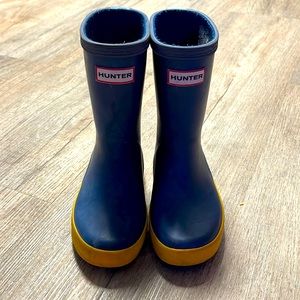 Toddler hunter boots size 9- navy and yellow